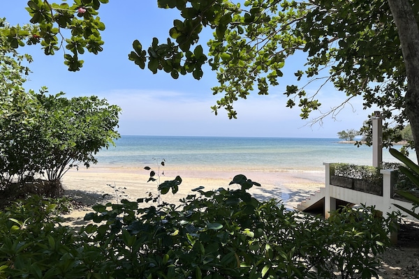 Vista frontal de la propiedad