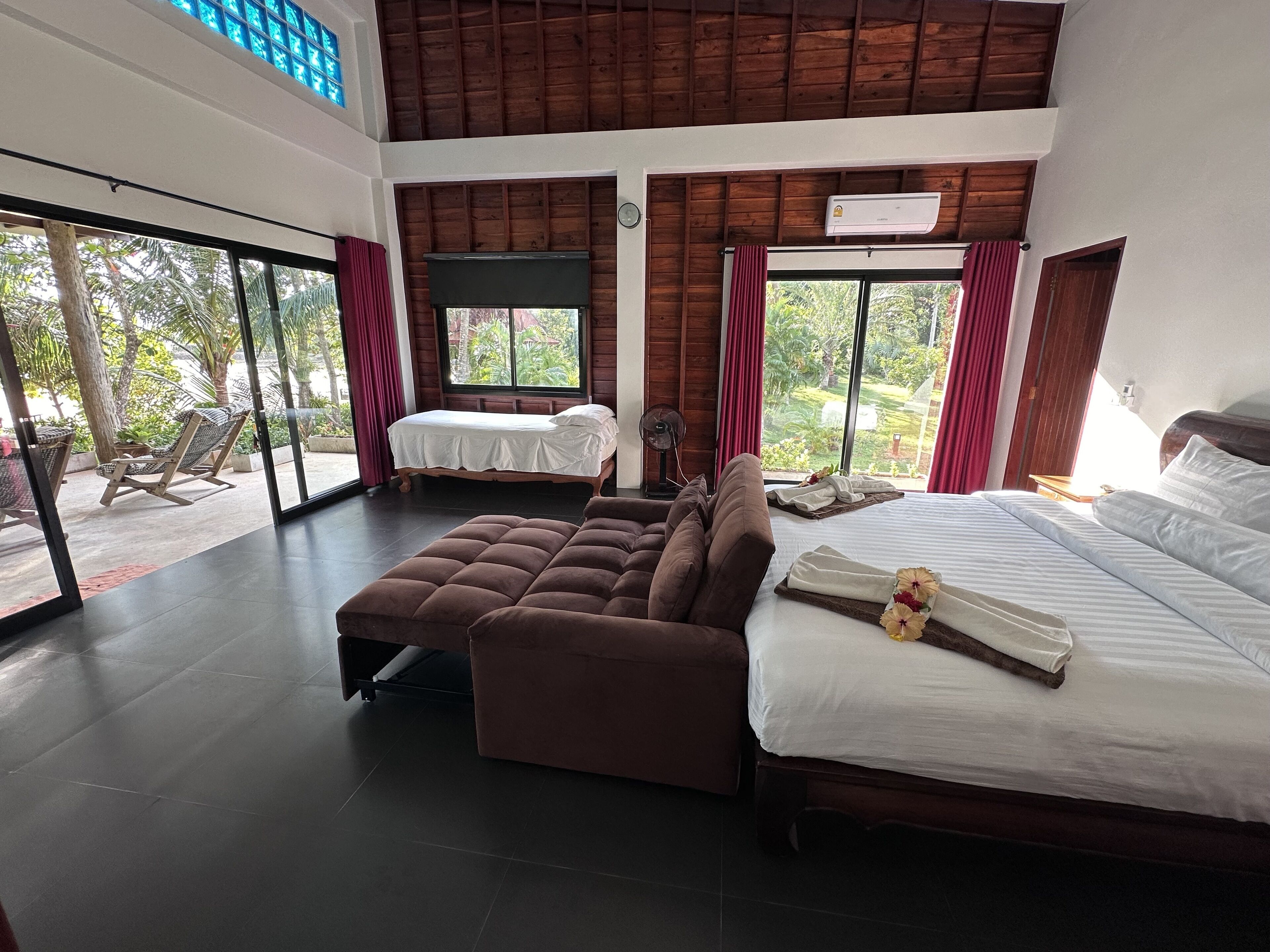 Piman Pu Arthouse - 2 King Beds (with A/C) | In-room safe, free WiFi, bed sheets