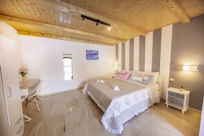 2 bedrooms, desk, iron/ironing board, travel cot