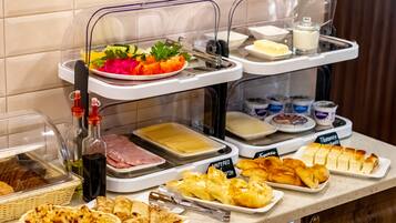 Petit déjeuner buffet (400 RUB par personne)