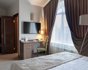 Rom – standard | Skrivebord, skrivebord for bærbar PC og strykejern/-brett