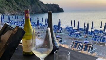 Una spiaggia nelle vicinanze