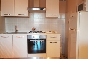 Fridge, microwave, oven, stovetop - Just 4km far from Piazza dei Miracoli (Pisa)