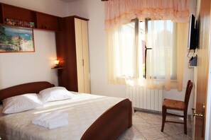 Fer et planche à repasser, Wi-Fi gratuit, draps fournis