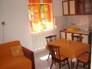 Dining - Lovely apartment in Pula,for 2-4 person, walking distance away from the down town (Pula)