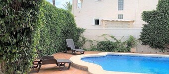 Bright Villa 20mtrs from the sea