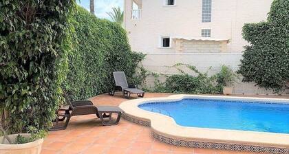 Bright Villa 20mtrs from the sea