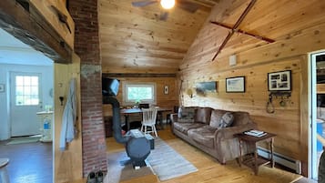 智能电视、壁炉、书