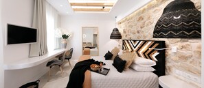 2 bedrooms, in-room safe, iron/ironing board, free WiFi