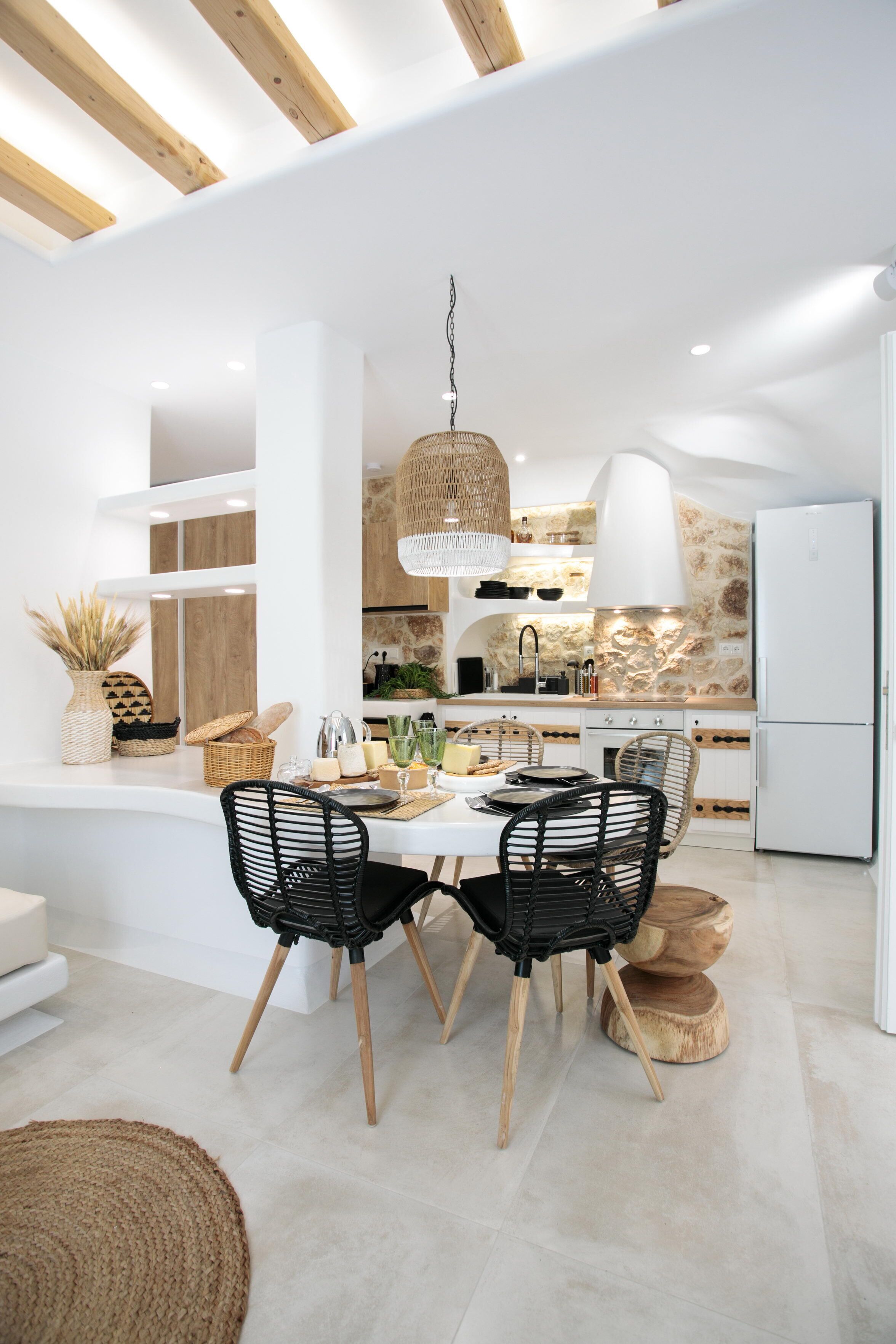 Fridge, oven, stovetop, coffee/tea maker