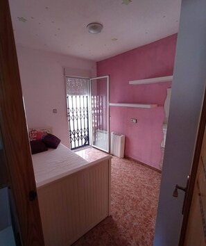 3 bedrooms, iron/ironing board, WiFi