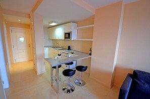 Fridge, microwave, stovetop, electric kettle - Apartment PARAISO 2 Playa Paraiso COSTA CALMA 4 persons WiFi (Costa Calma)