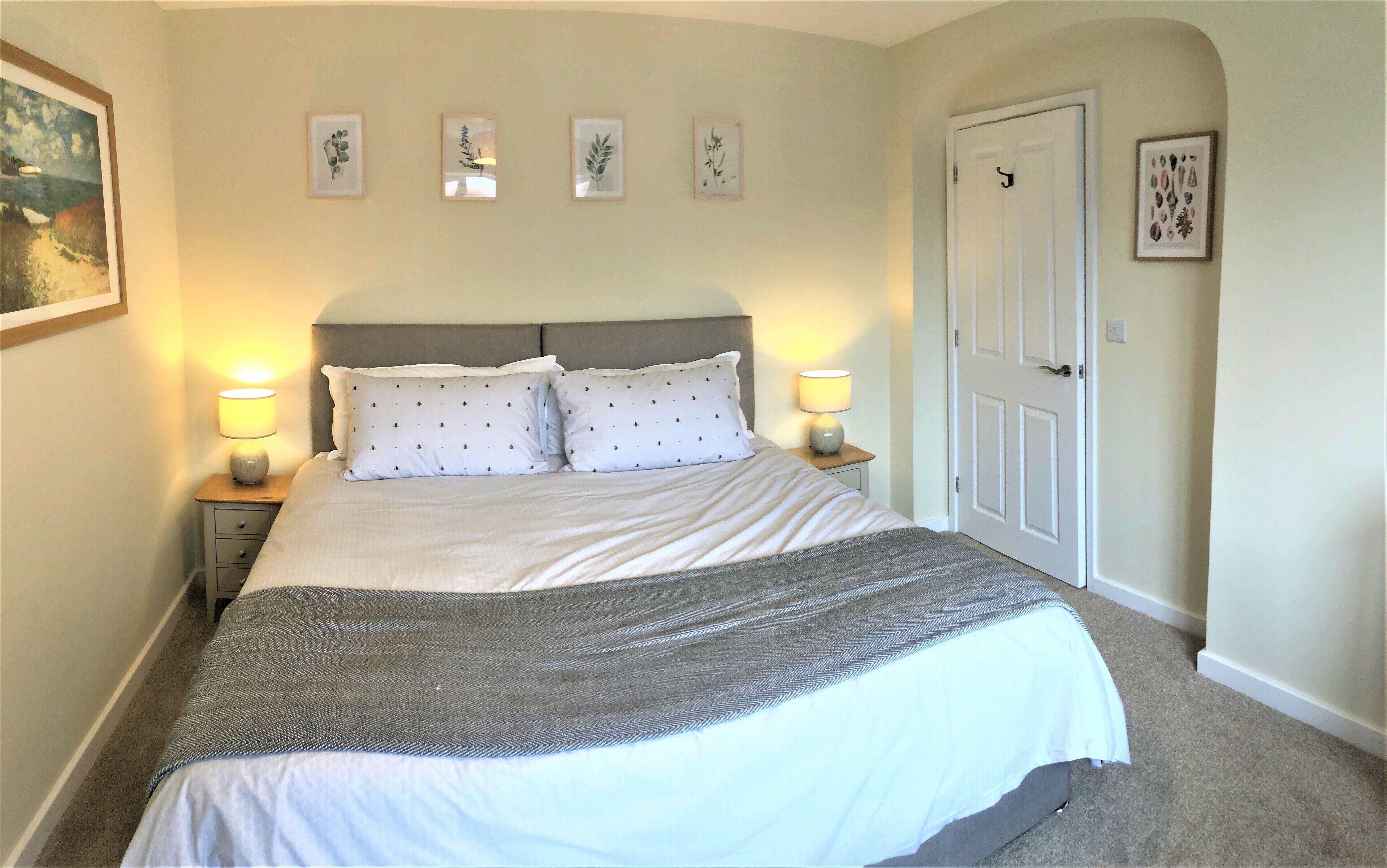 2 bedrooms, travel cot, free WiFi, bed sheets