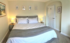 2 bedrooms, travel cot, free WiFi, bed sheets