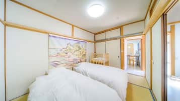 4 bedrooms, desk, iron/ironing board, free WiFi