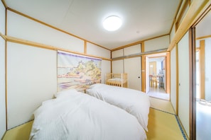 4 bedrooms, desk, iron/ironing board, free WiFi