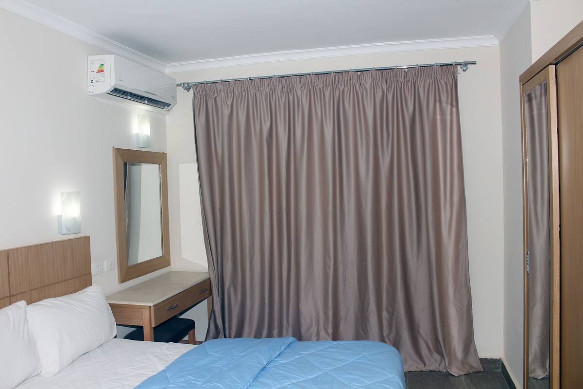 1 bedroom, desk, free WiFi, bed sheets