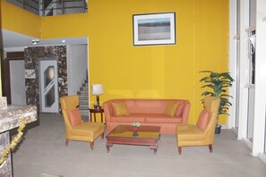 Lobby sitting area - Royal Residence City Center (Cairo)