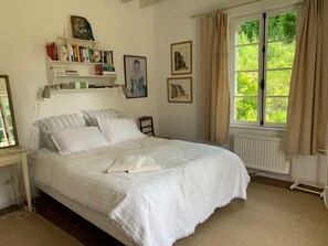 2 chambres, fer et planche Ă repasser, accĂšs Ă Internet, literie fournie