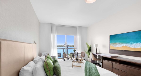 Una scrivania, ferro/asse da stiro, culla da viaggio, Wi-Fi