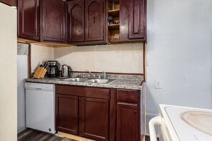 Fridge, microwave, oven, stovetop - Long stay - Spacious 3 bedroom with 3 full bath (Detroit)