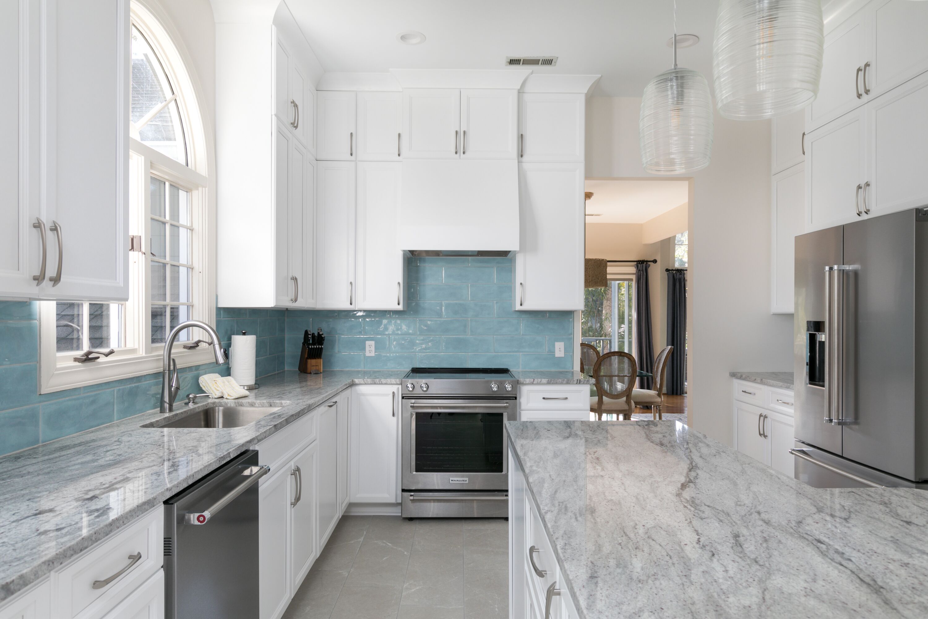 212 Glen Abbey: 5BR Home with Lagoon Views, Near Beach Location