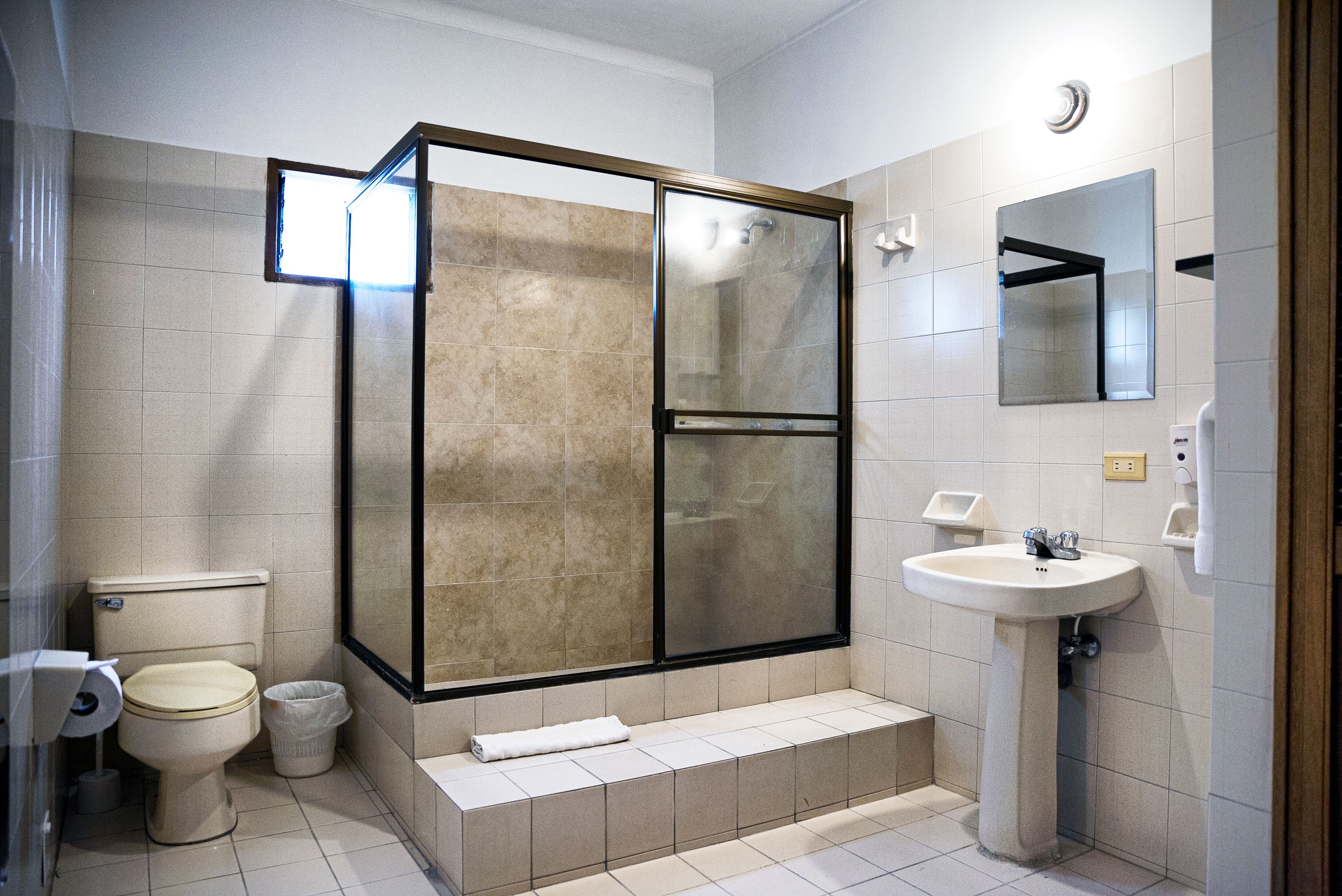 towels, soap, shampoo, toilet paper