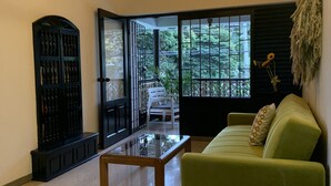 Apartment | Living area | Flat-screen TV - Casa Rosales Hotel (Medellín)