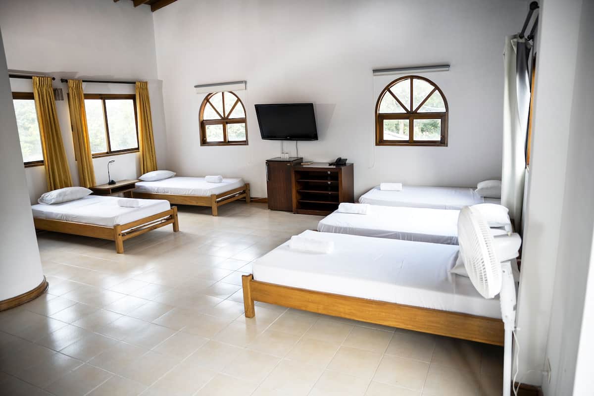 room | 1 bedroom, desk, iron/ironing board, free wifi