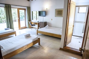 Dreibettzimmer | Schreibtisch, Bügeleisen/Bügelbrett, kostenloses WLAN, Bettwäsche