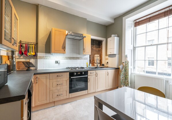 Kühlschrank, Mikrowelle, Geschirrspüler