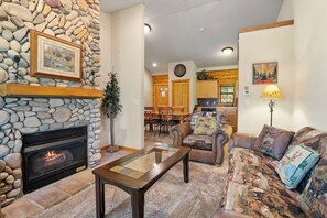 Älytelevisio, takka, DVD-soitin