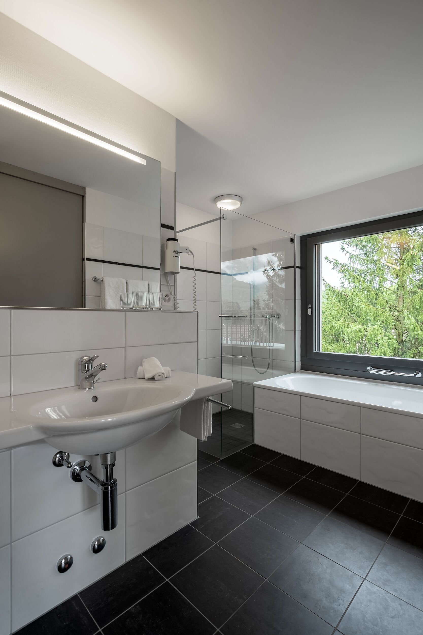 junior suite (attika) | bathroom | hair dryer, towels