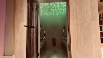 Un sauna, una bañera de hidromasaje, baño turco, tratamientos corporales