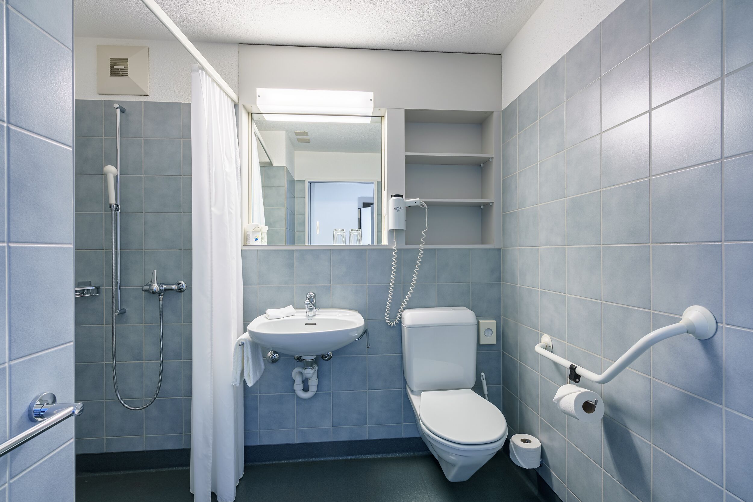 premium double room (grandlit) | bathroom | hair dryer, towels