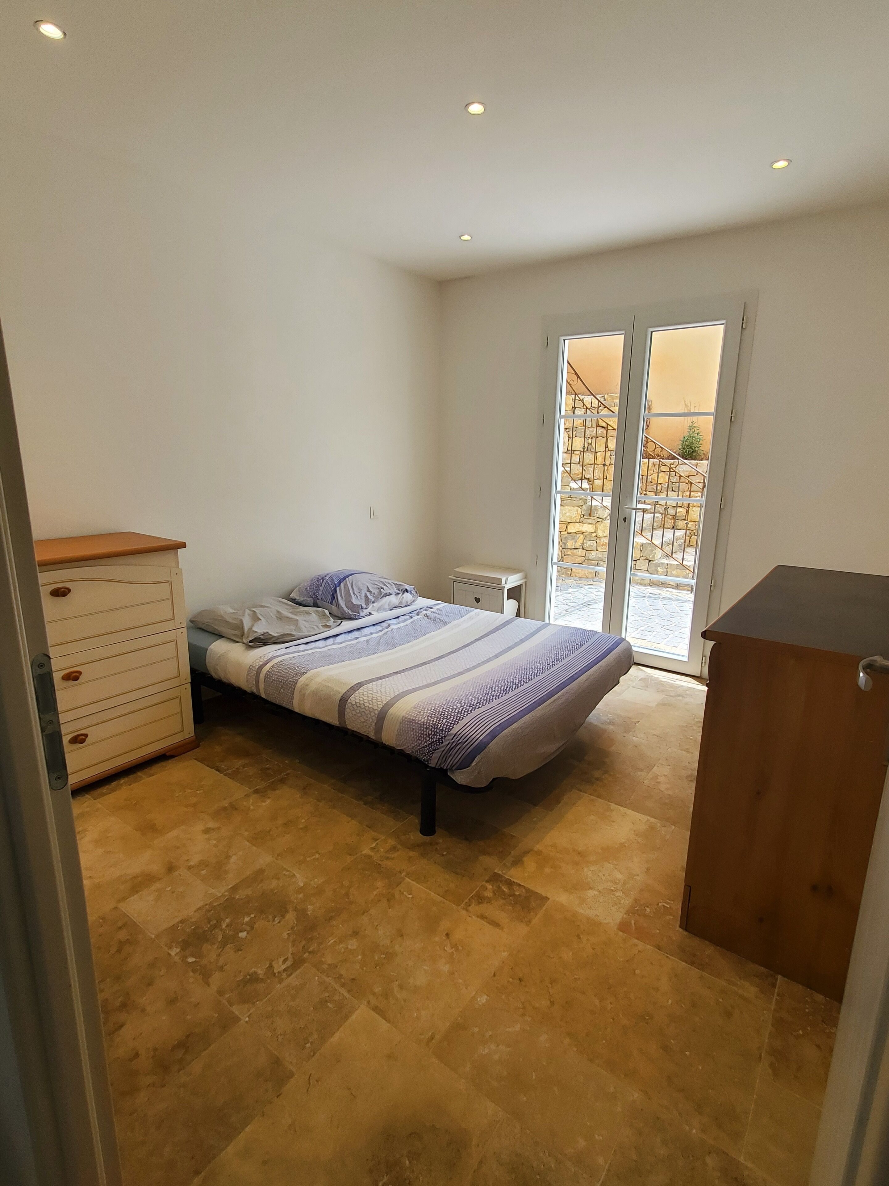 7 habitaciones, escritorio, wifi gratis y ropa de cama 