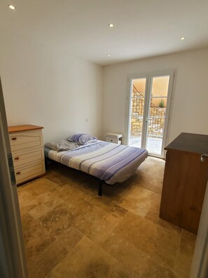 7 habitaciones, escritorio, wifi gratis y ropa de cama 