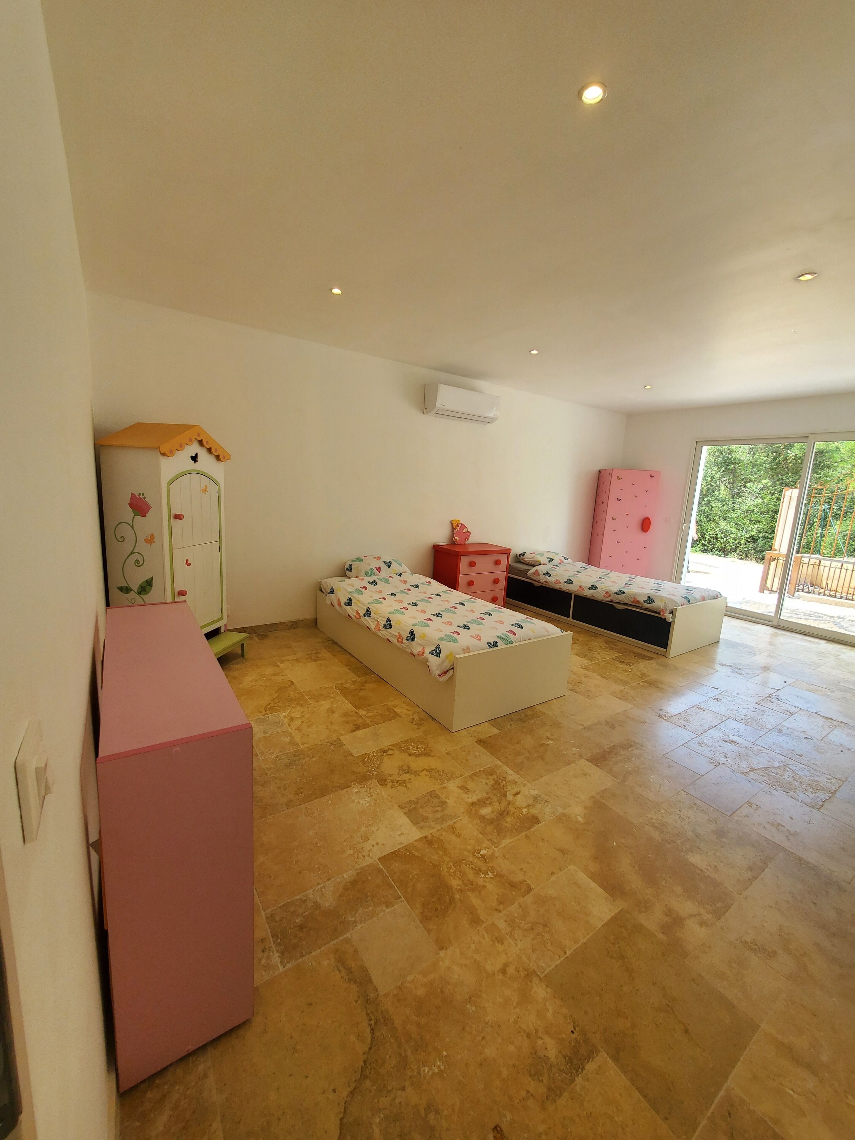 7 habitaciones, escritorio, wifi gratis y ropa de cama 
