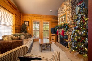 Smart TV, fireplace, DVD player