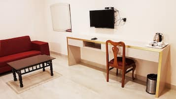Deluxe Single Room, 1 Bedroom | Memory-foam beds, desk, free WiFi, wheelchair access