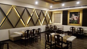 Restaurant - Hotel Presidency (Hoshiarpur)