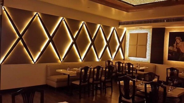 Betten mit Memory-Foam-Matratzen, Schreibtisch, kostenloses WLAN