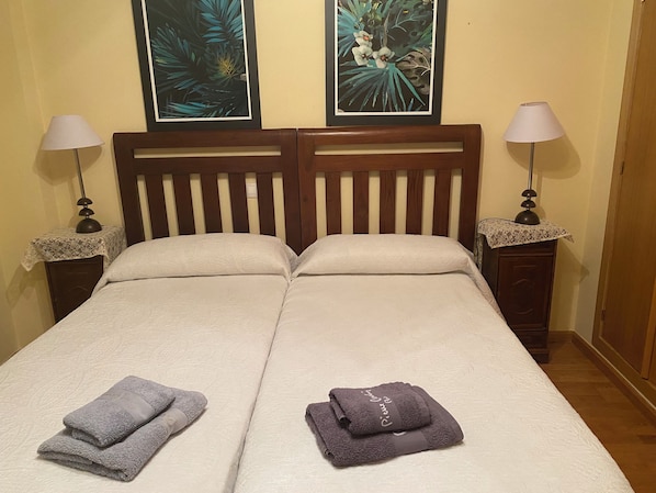 3 bedrooms, iron/ironing board, travel cot, free WiFi