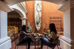 Desayuno a la carta gratuito y diario