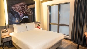 Premium bedding, in-room safe, individually decorated, desk - Radisson RED London Greenwich The O2 (London)