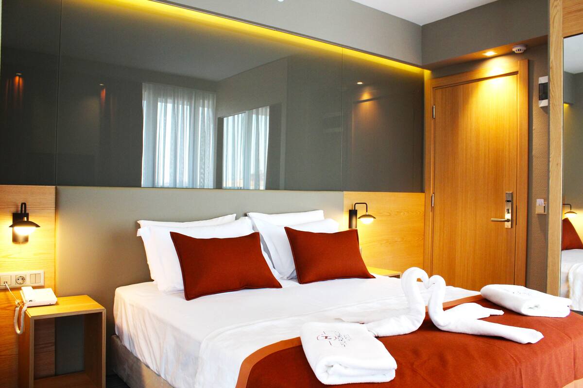 Premium bedding, minibar, in-room safe, desk