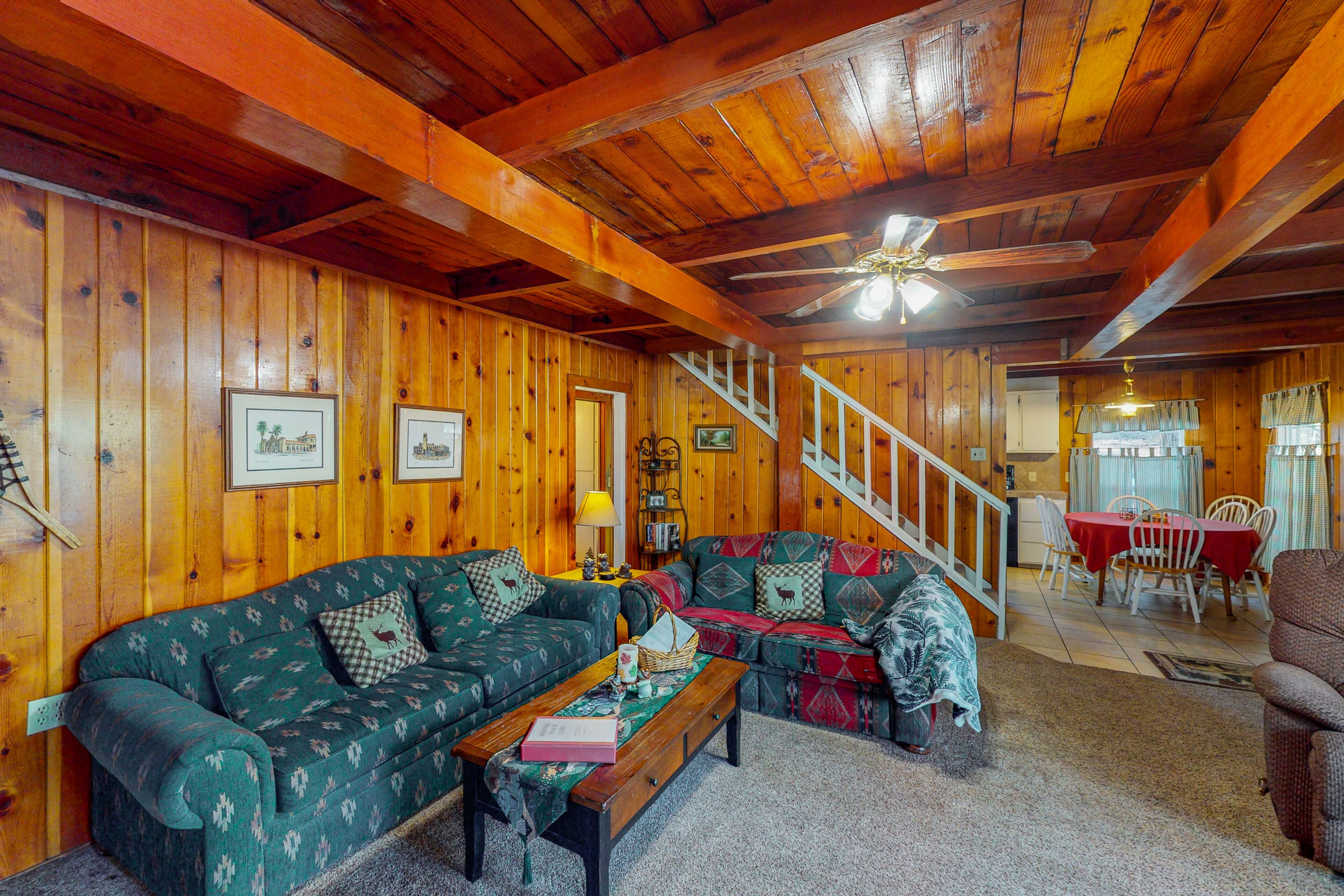 Spacious dog-friendly retreat w/large wood deck, gas grill - near Shaver Lake