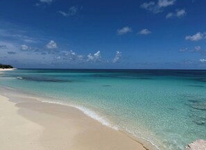 Beach nearby, beach towels - Beachside Studio with Car (Grand Turk)