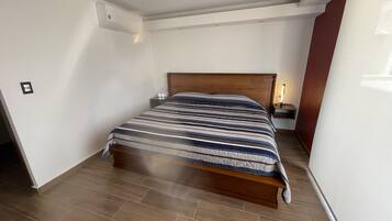 Deluxe-Doppelzimmer | Minibar, Zimmersafe, laptopgeeigneter Arbeitsplatz, kostenloses WLAN