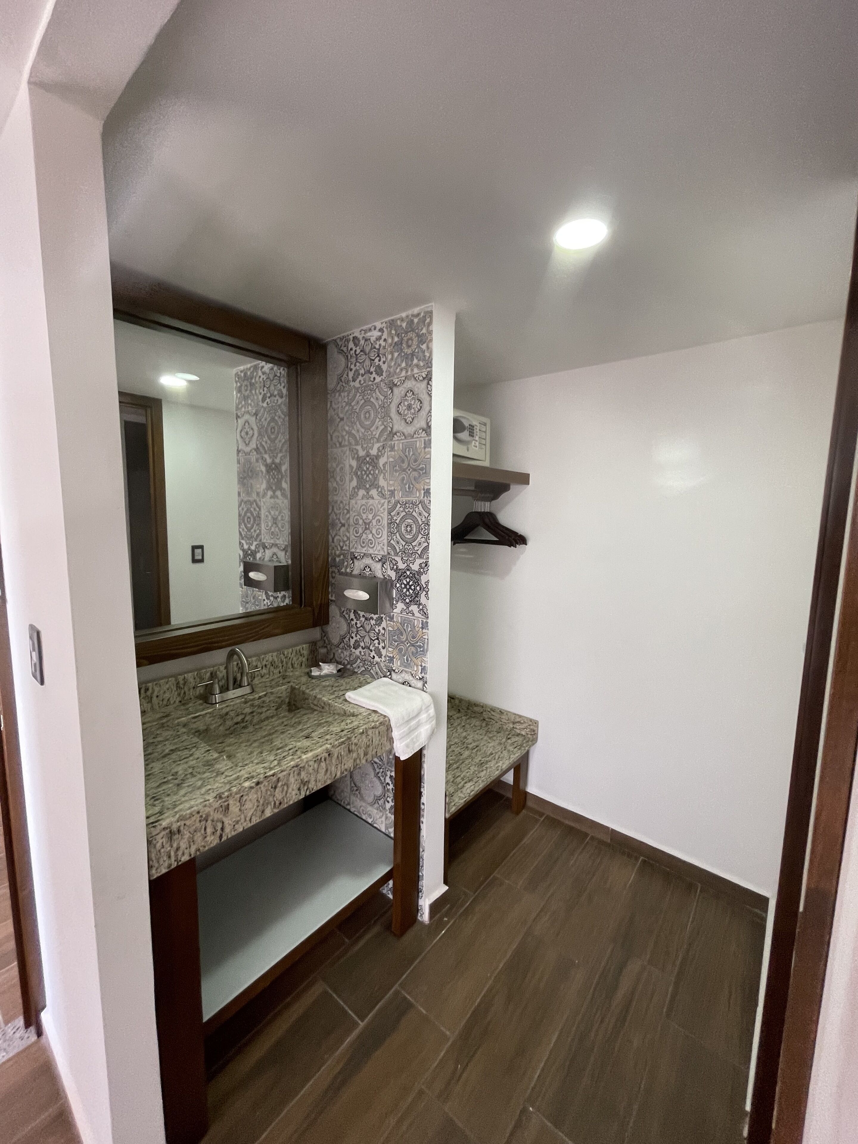 deluxe double room | bathroom | shower, free toiletries, hair dryer, towels